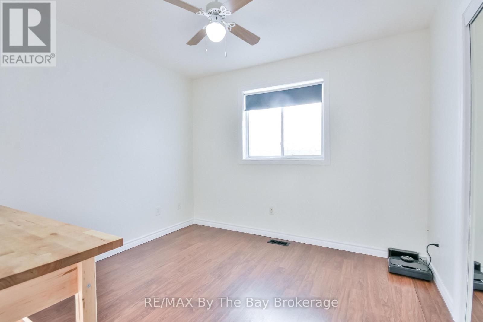 336 Robinson Road, Wasaga Beach, Ontario  L9Z 2Z1 - Photo 12 - S12243457