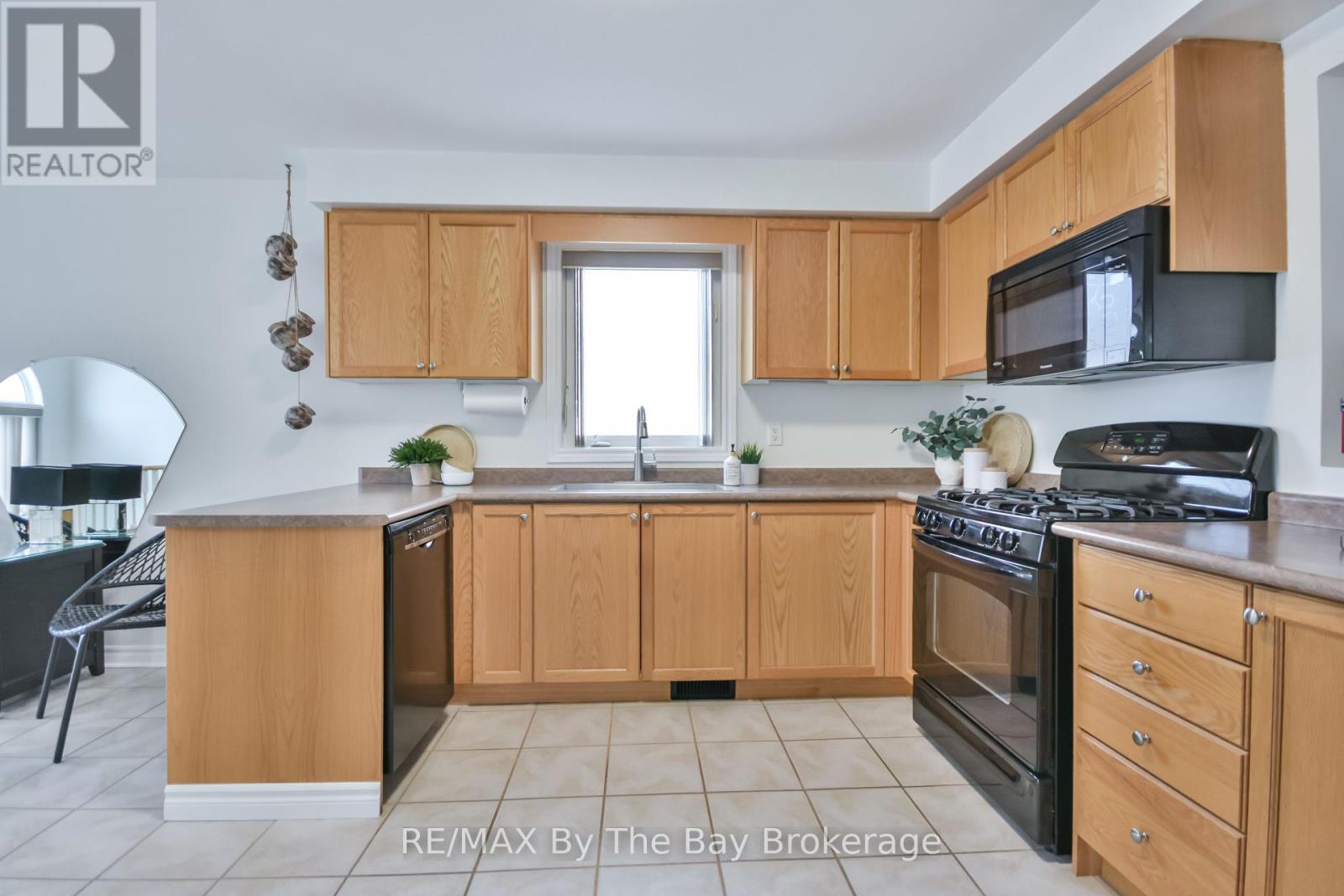 336 Robinson Road, Wasaga Beach, Ontario  L9Z 2Z1 - Photo 19 - S12243457