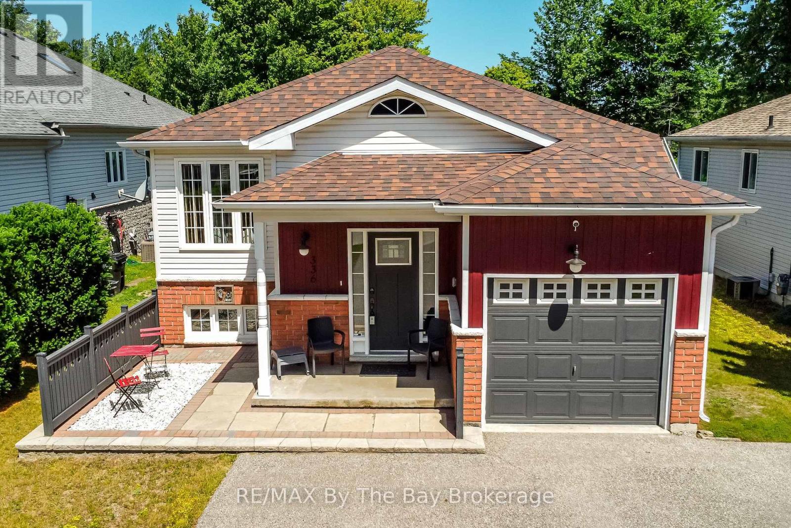 336 Robinson Road, Wasaga Beach, Ontario  L9Z 2Z1 - Photo 2 - S12243457
