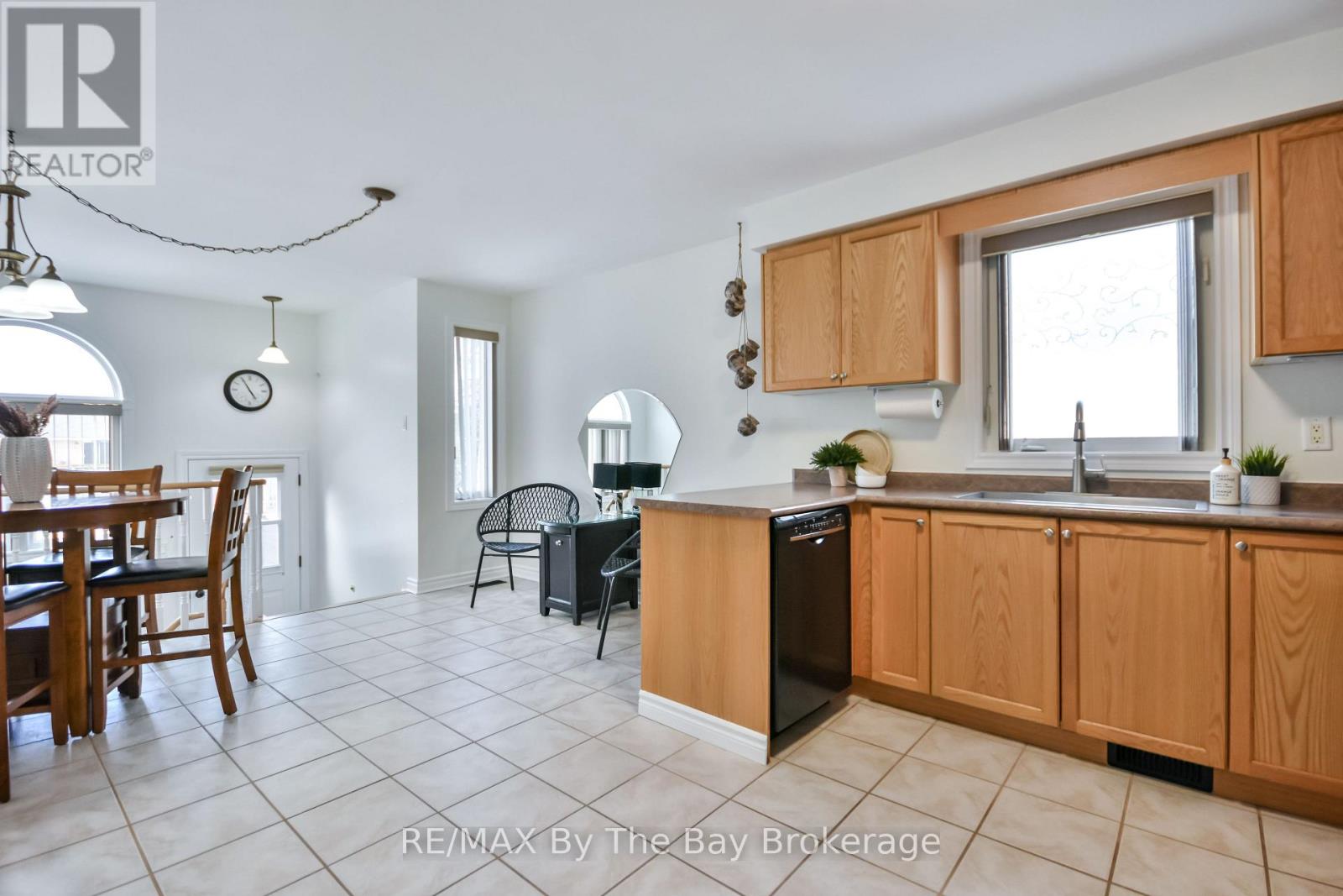 336 Robinson Road, Wasaga Beach, Ontario  L9Z 2Z1 - Photo 20 - S12243457