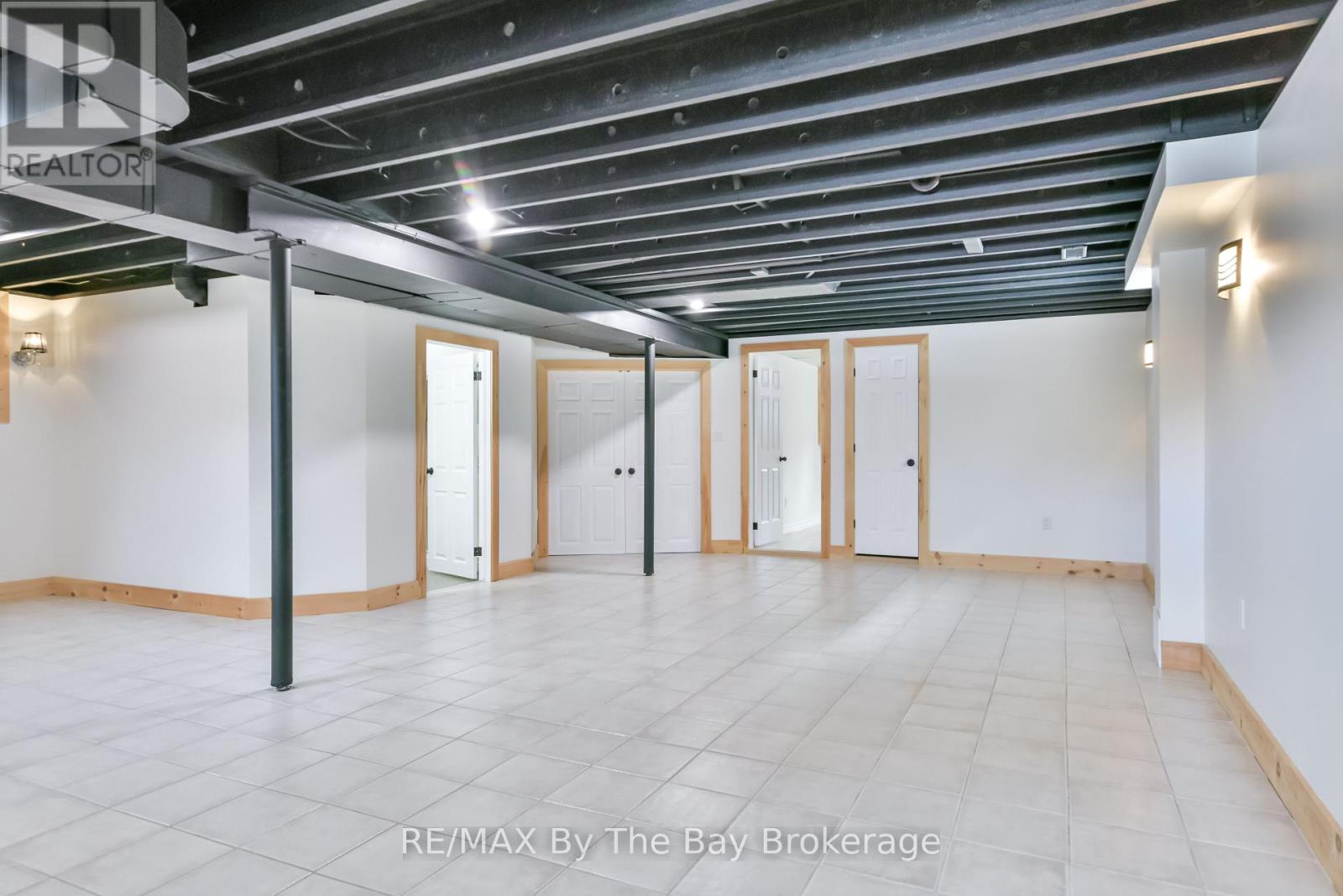 336 Robinson Road, Wasaga Beach, Ontario  L9Z 2Z1 - Photo 27 - S12243457