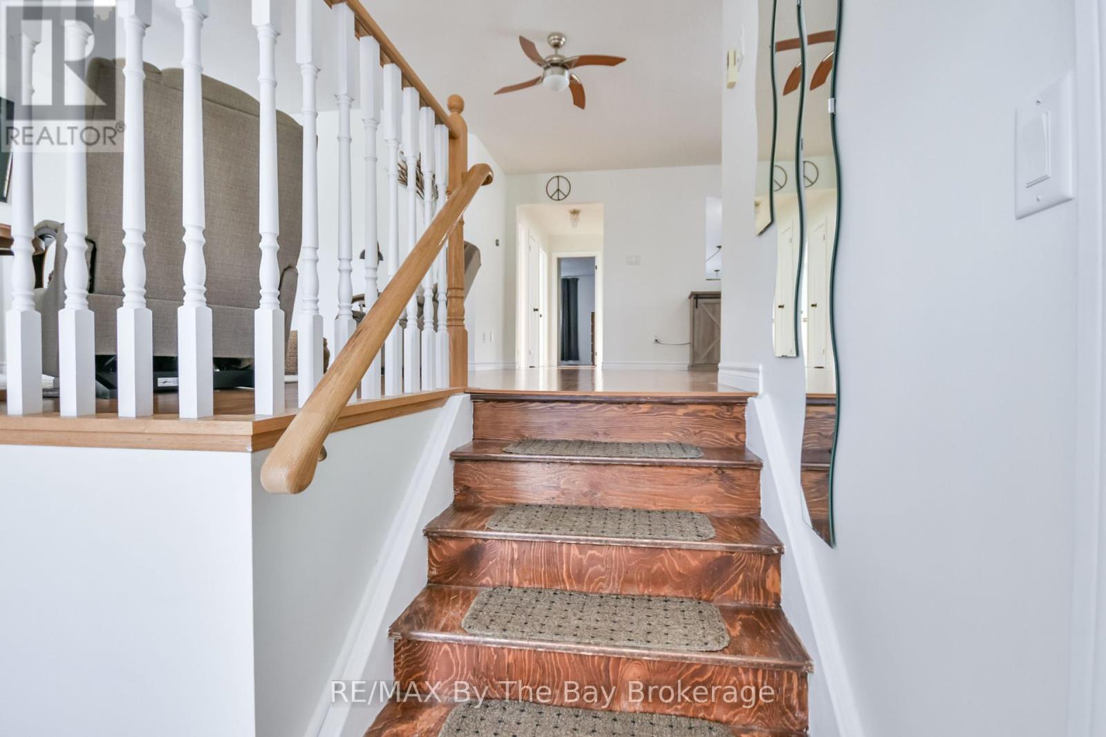 336 Robinson Road, Wasaga Beach, Ontario  L9Z 2Z1 - Photo 3 - S12243457
