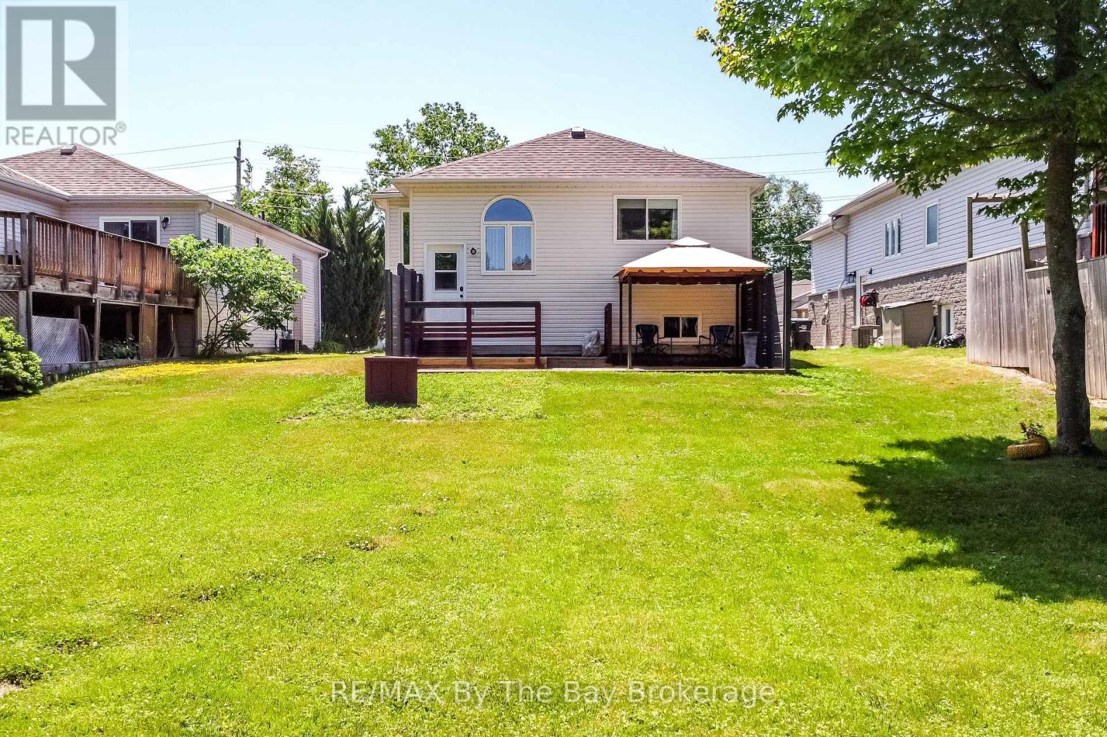 336 Robinson Road, Wasaga Beach, Ontario  L9Z 2Z1 - Photo 39 - S12243457