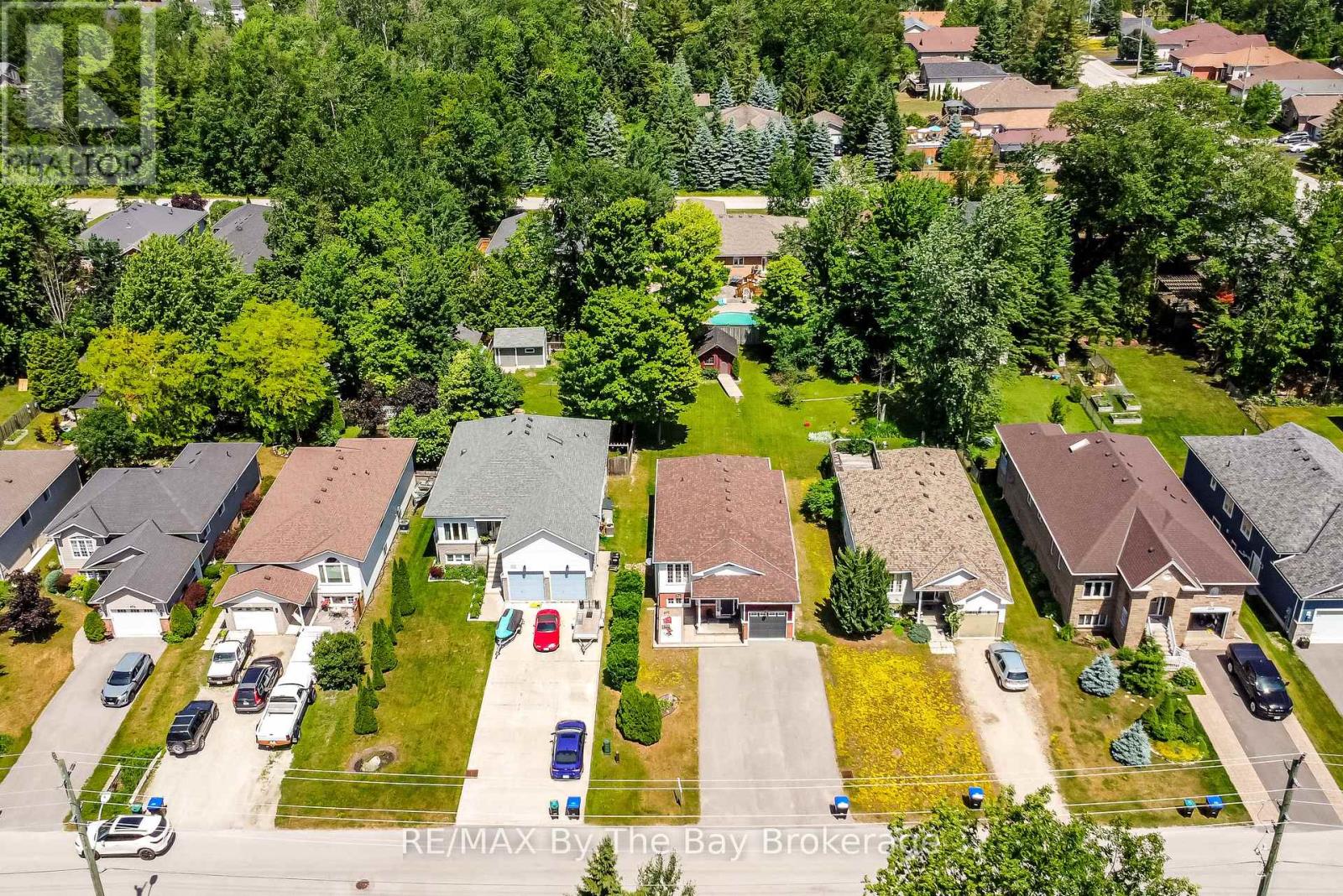 336 Robinson Road, Wasaga Beach, Ontario  L9Z 2Z1 - Photo 46 - S12243457