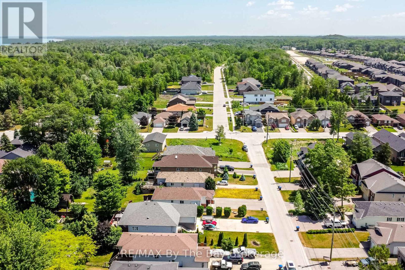 336 Robinson Road, Wasaga Beach, Ontario  L9Z 2Z1 - Photo 47 - S12243457