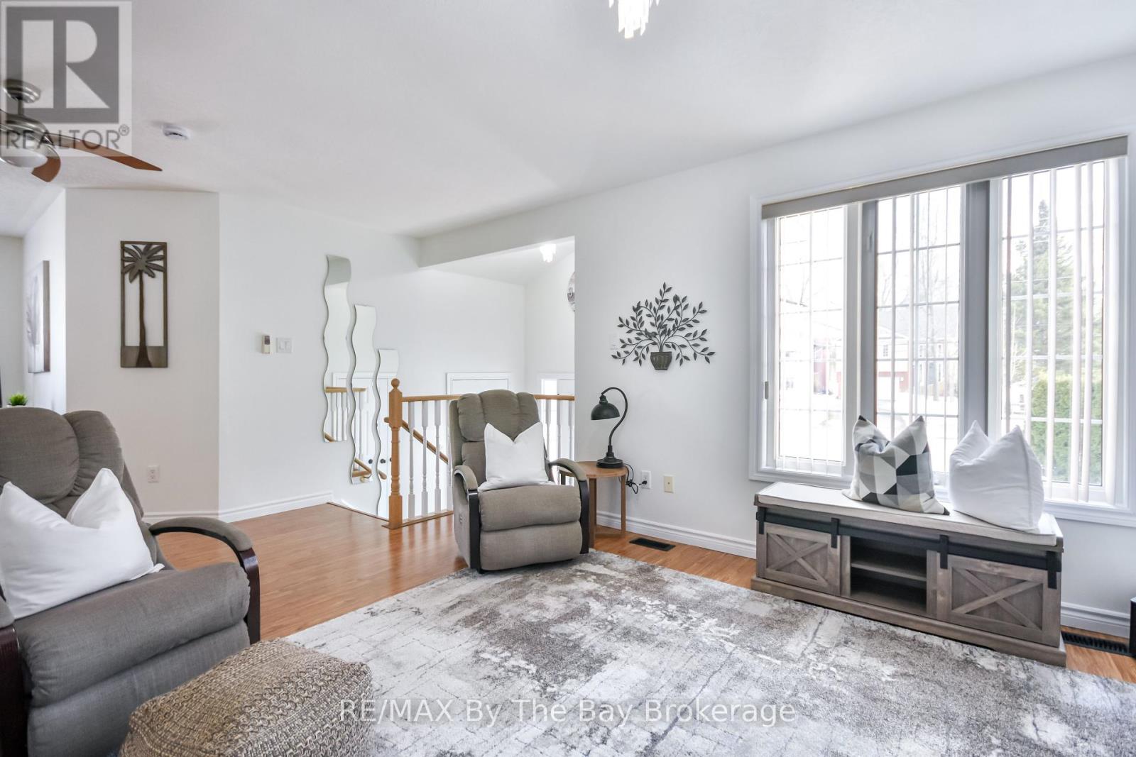 336 Robinson Road, Wasaga Beach, Ontario  L9Z 2Z1 - Photo 6 - S12243457