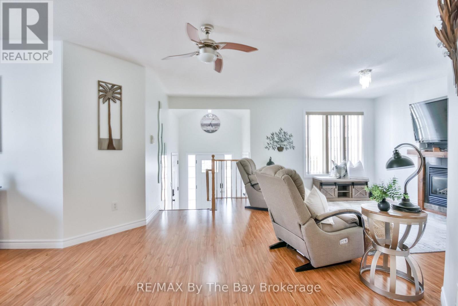 336 Robinson Road, Wasaga Beach, Ontario  L9Z 2Z1 - Photo 8 - S12243457