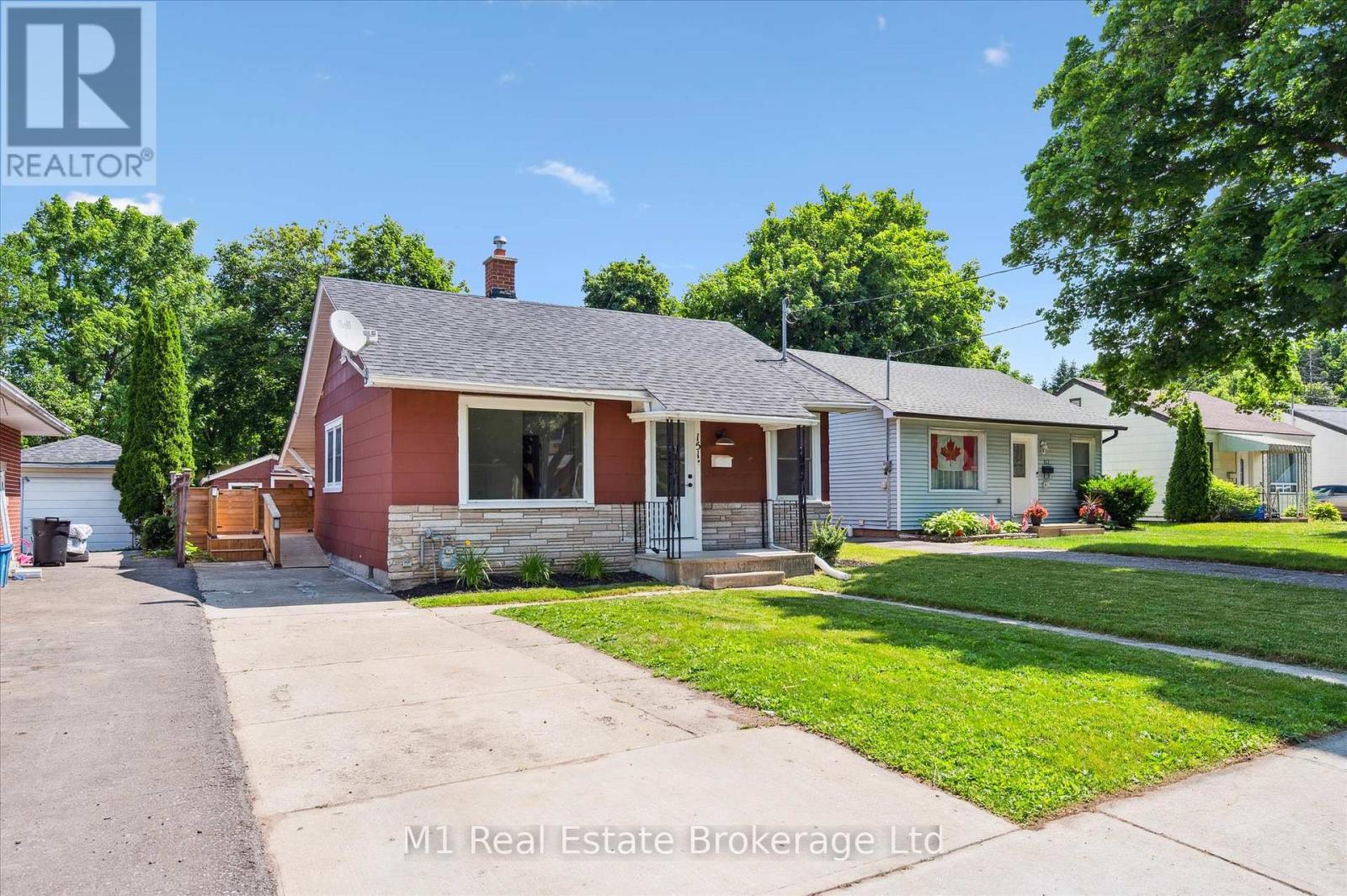 151 Edgar Street, Cambridge, Ontario  N3H 4H7 - Photo 5 - X12243543