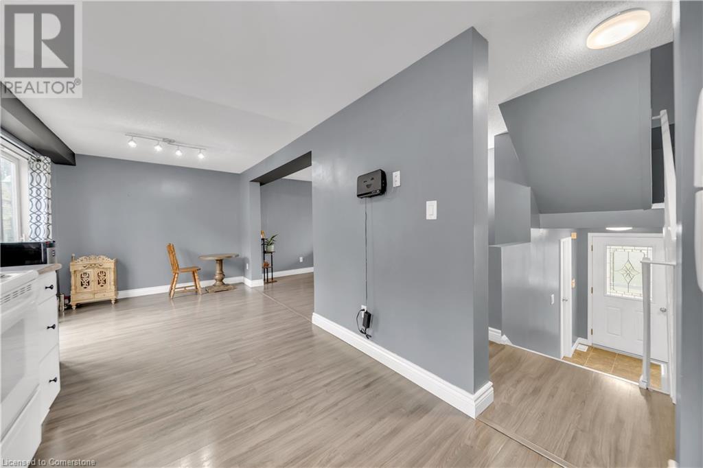 648 Doon Village Road Unit# 10, Kitchener, Ontario  N2P 1A2 - Photo 12 - 40744772