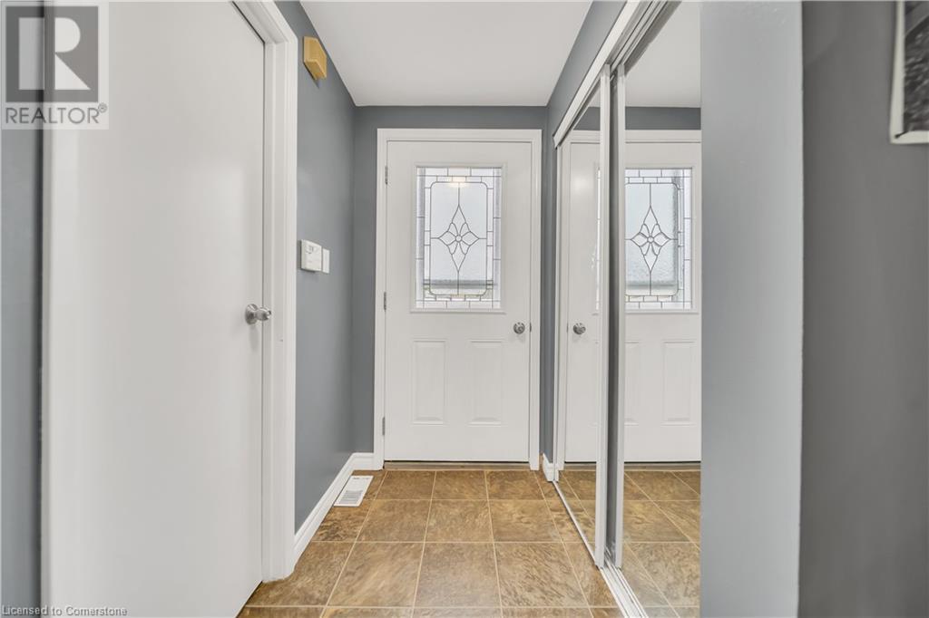 648 Doon Village Road Unit# 10, Kitchener, Ontario  N2P 1A2 - Photo 3 - 40744772