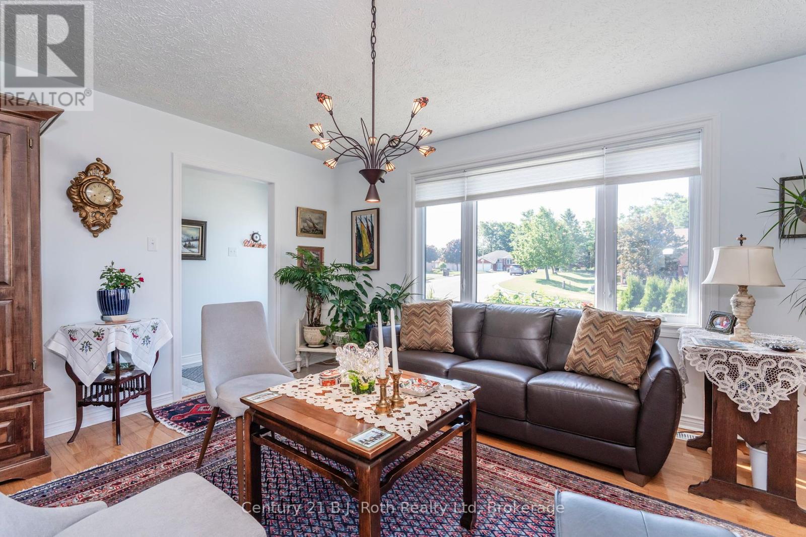 17 Charles Street, Penetanguishene, Ontario  L9M 2G6 - Photo 13 - S12243584