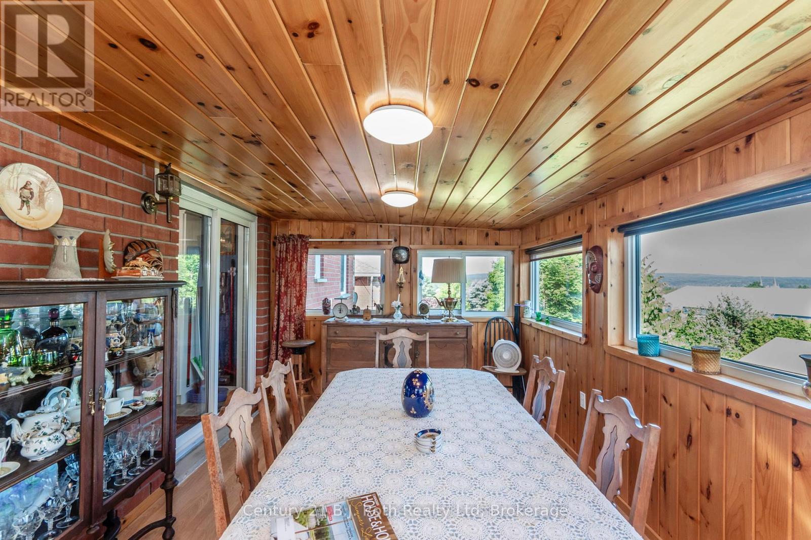 17 Charles Street, Penetanguishene, Ontario  L9M 2G6 - Photo 18 - S12243584