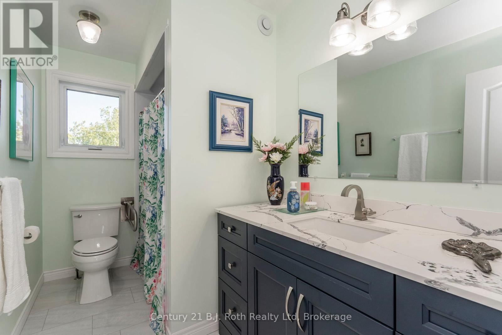 17 Charles Street, Penetanguishene, Ontario  L9M 2G6 - Photo 21 - S12243584