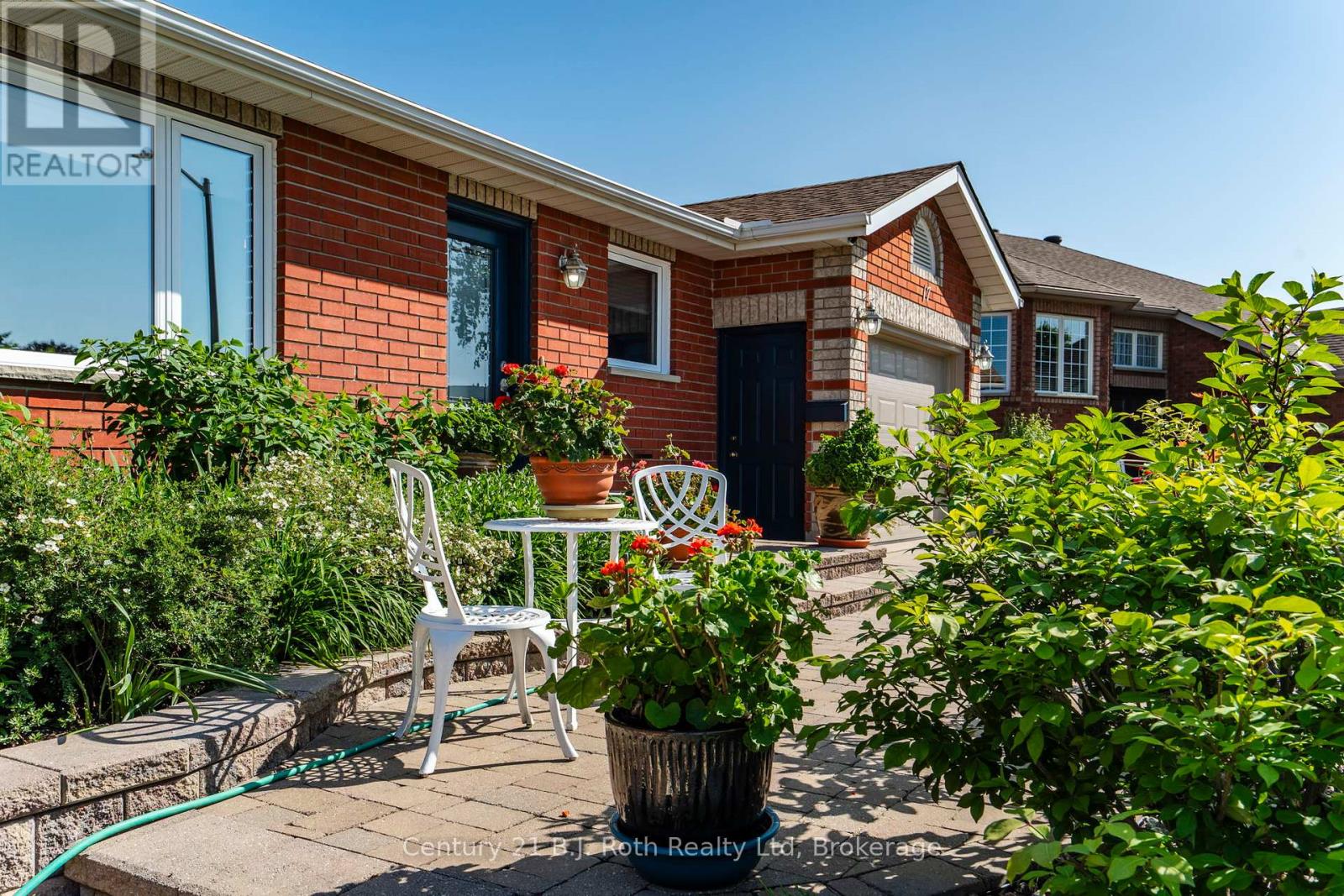 17 Charles Street, Penetanguishene, Ontario  L9M 2G6 - Photo 3 - S12243584