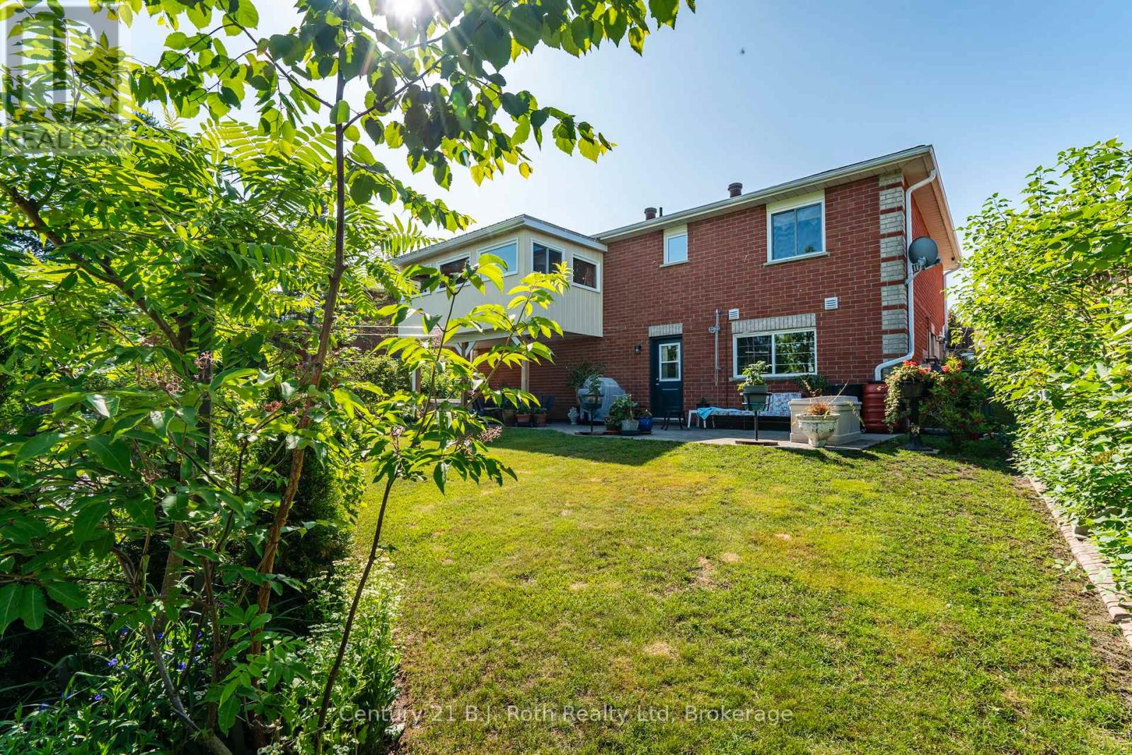 17 Charles Street, Penetanguishene, Ontario  L9M 2G6 - Photo 37 - S12243584