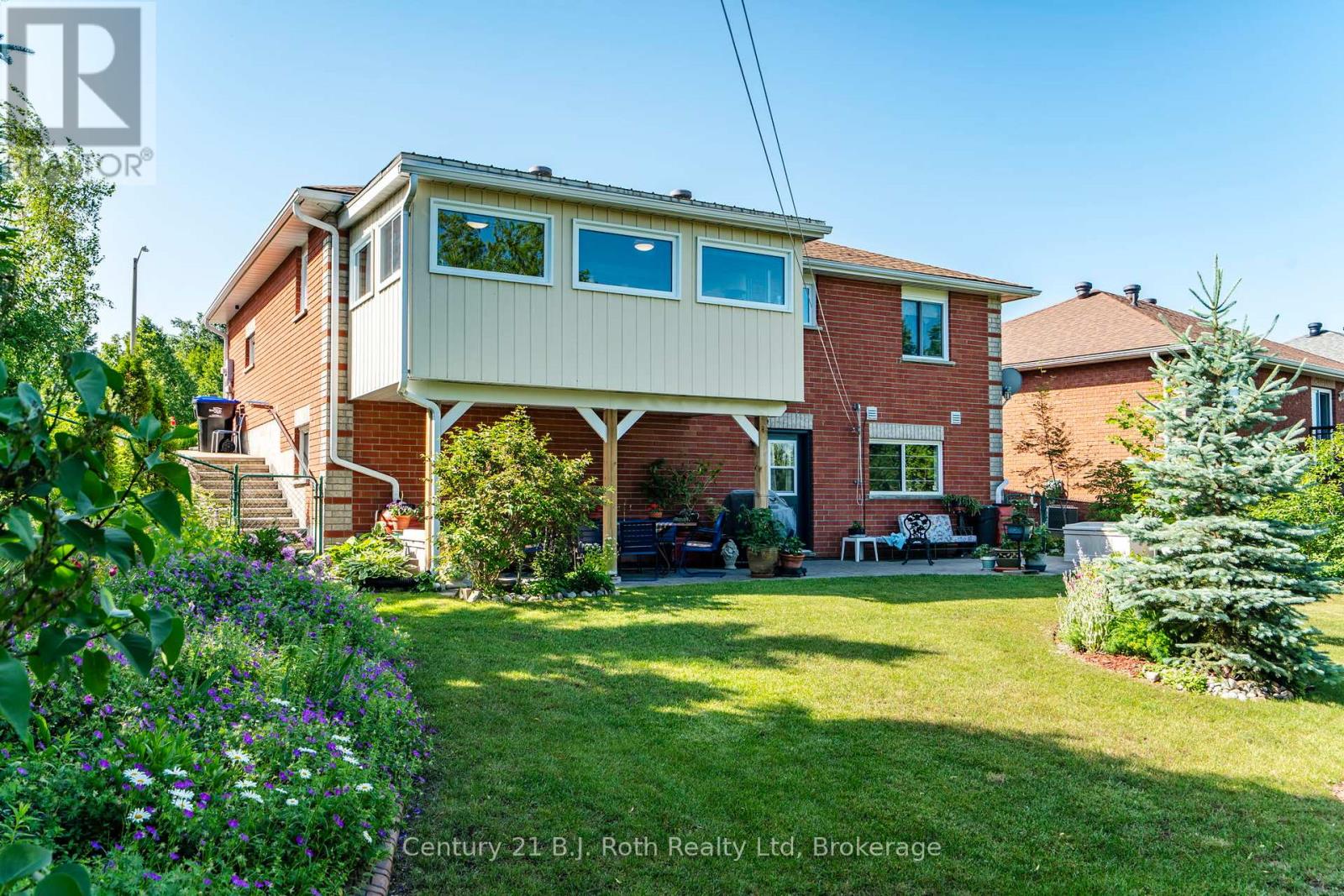 17 Charles Street, Penetanguishene, Ontario  L9M 2G6 - Photo 39 - S12243584