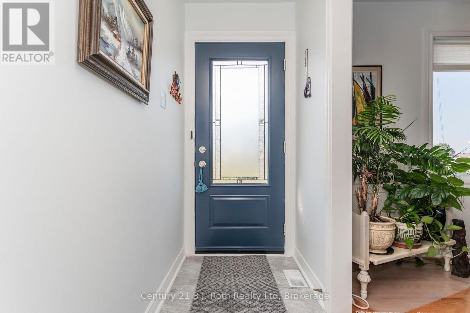 17 Charles Street, Penetanguishene, Ontario  L9M 2G6 - Photo 5 - S12243584