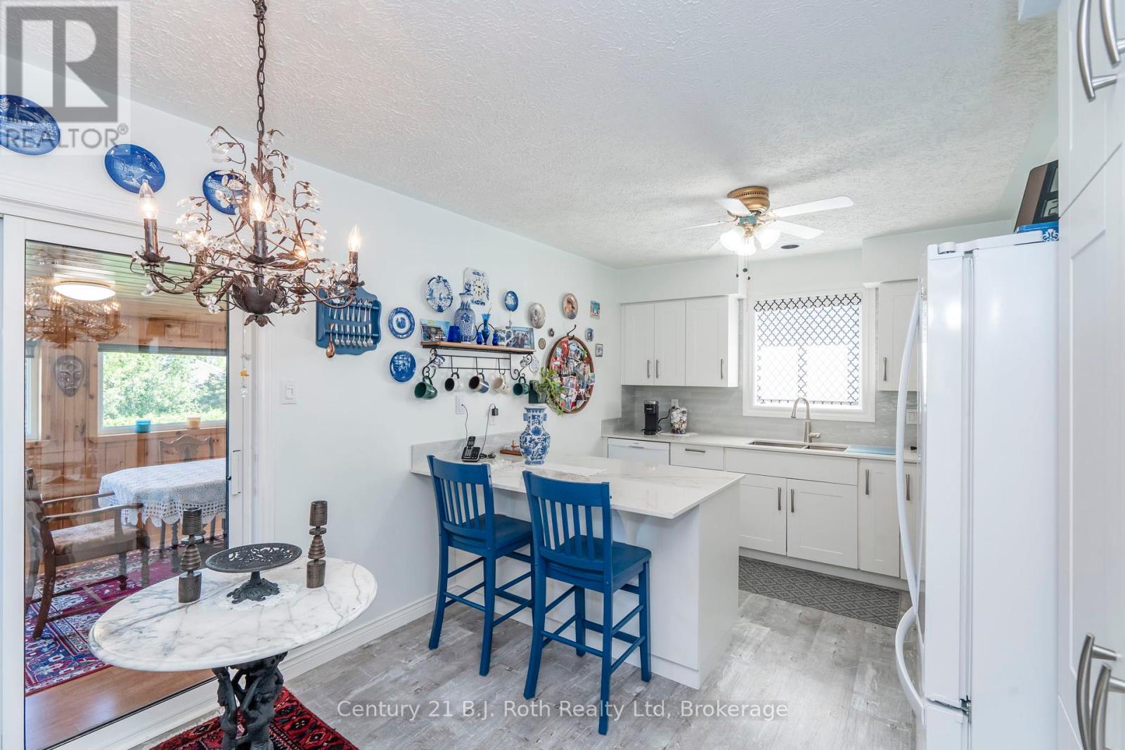 17 Charles Street, Penetanguishene, Ontario  L9M 2G6 - Photo 7 - S12243584
