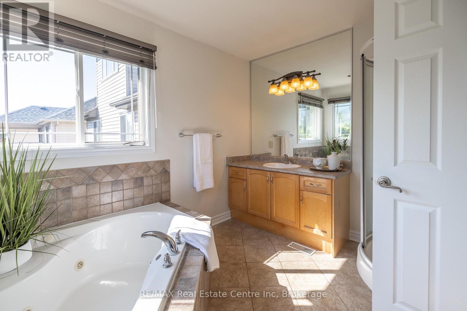 78 Mcarthur Drive, Guelph, Ontario  N1L 1S5 - Photo 21 - X12243768