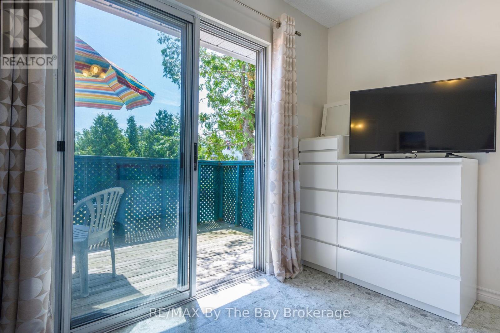 169 Mosley Street, Wasaga Beach, Ontario  L9Z 2K1 - Photo 12 - S12244009