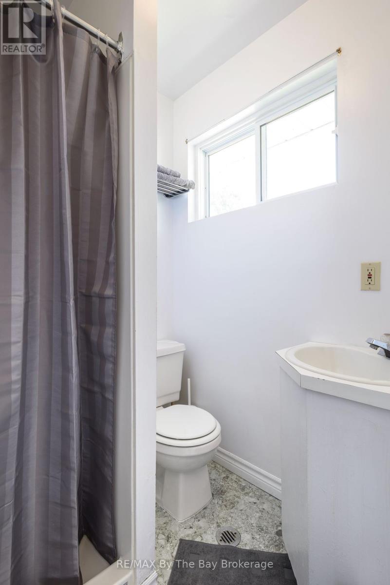 169 Mosley Street, Wasaga Beach, Ontario  L9Z 2K1 - Photo 13 - S12244009