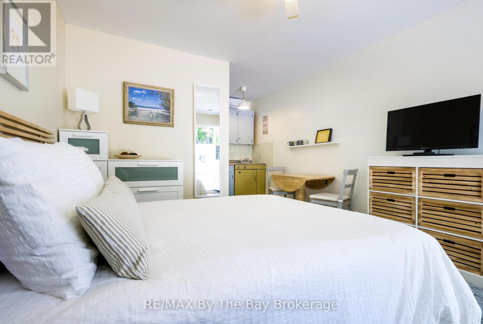169 Mosley Street, Wasaga Beach, Ontario  L9Z 2K1 - Photo 18 - S12244009