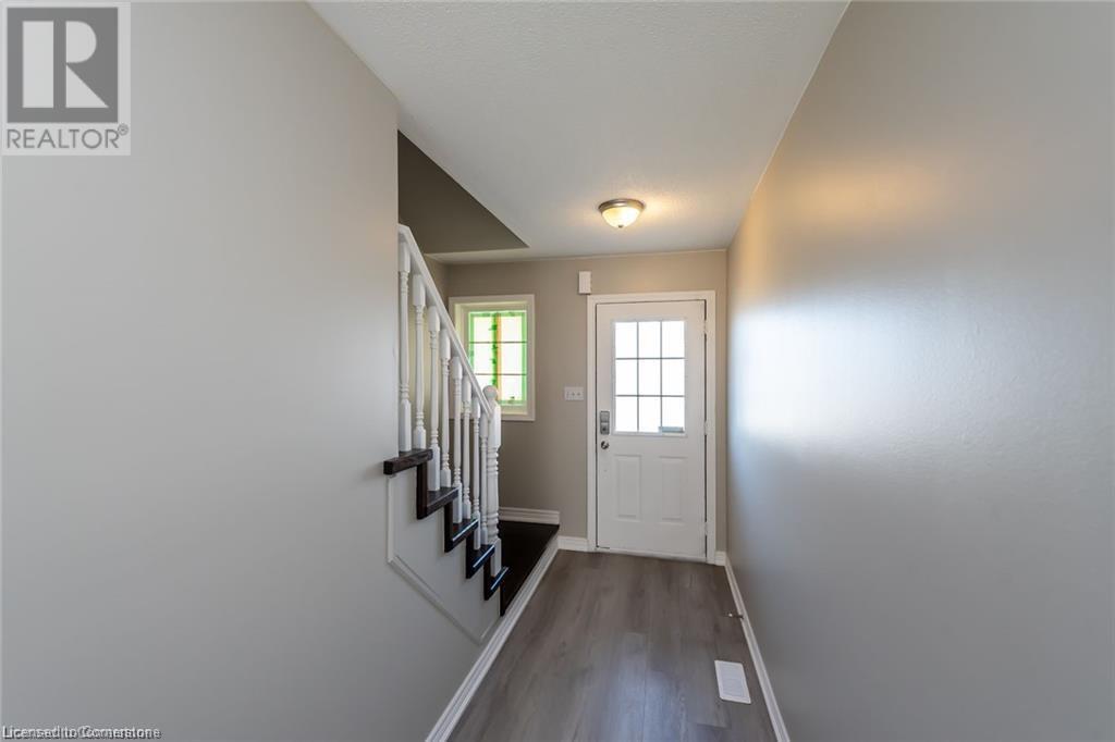 626 Taylor Crescent, Burlington, Ontario  L7L 7A5 - Photo 3 - 40744541