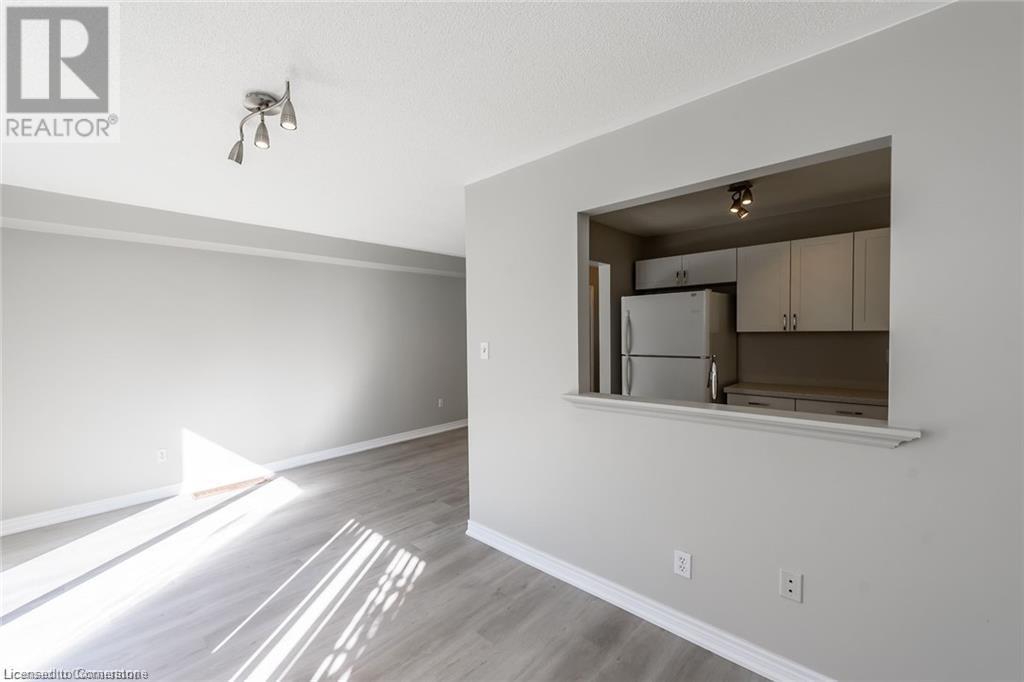 626 Taylor Crescent, Burlington, Ontario  L7L 7A5 - Photo 8 - 40744541