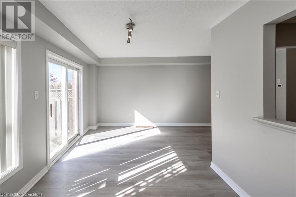 626 Taylor Crescent, Burlington, Ontario  L7L 7A5 - Photo 9 - 40744541