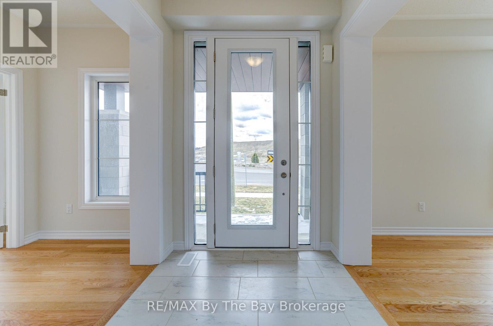 105 Sun Valley Avenue, Wasaga Beach, Ontario  L9Z 0N8 - Photo 2 - S12244158