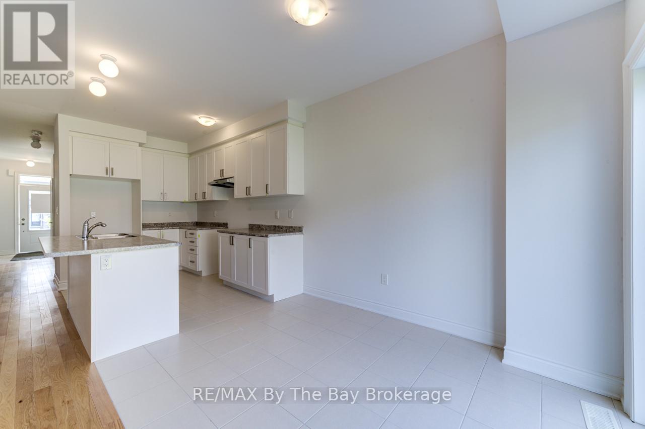 25 Lisa Street, Wasaga Beach, Ontario  L9Z 1J9 - Photo 10 - S12244273
