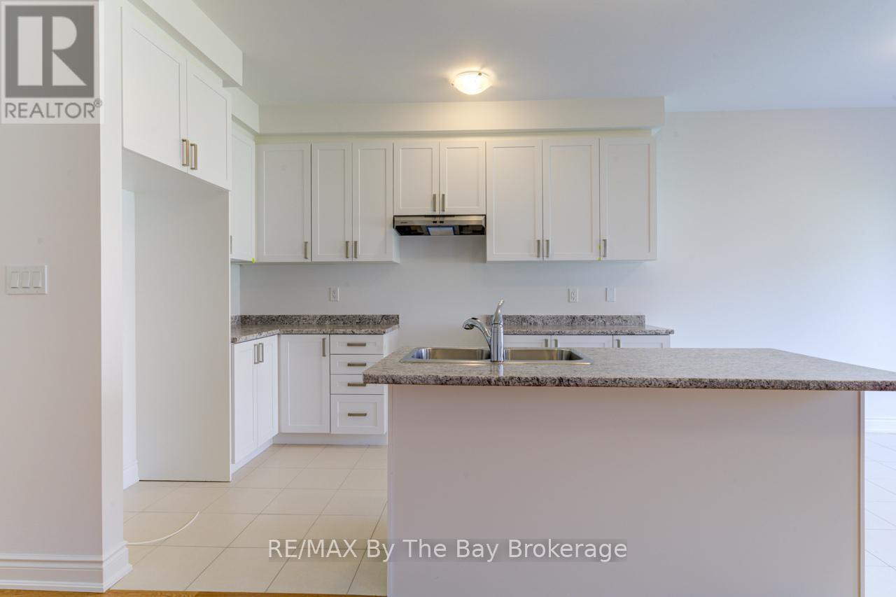 25 Lisa Street, Wasaga Beach, Ontario  L9Z 1J9 - Photo 13 - S12244273