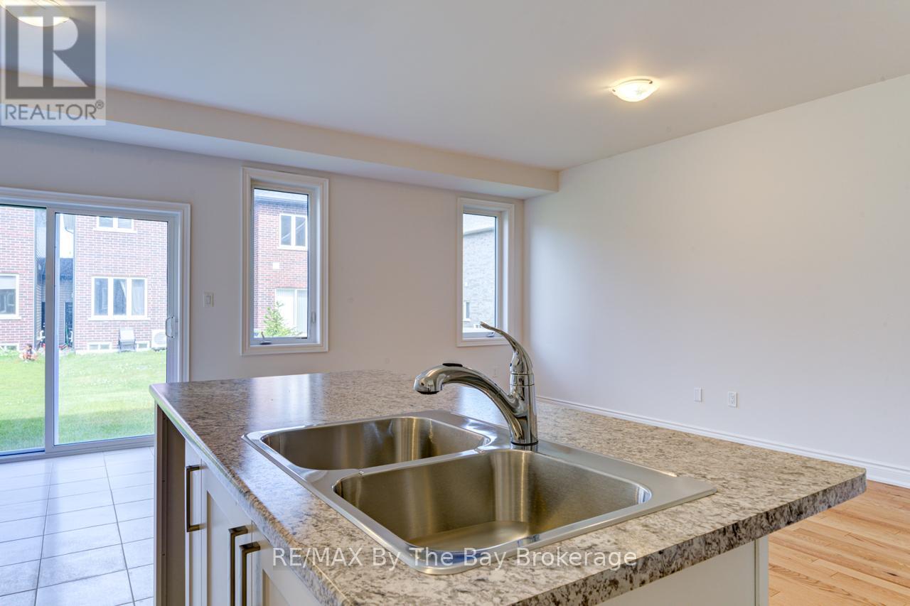25 Lisa Street, Wasaga Beach, Ontario  L9Z 1J9 - Photo 15 - S12244273