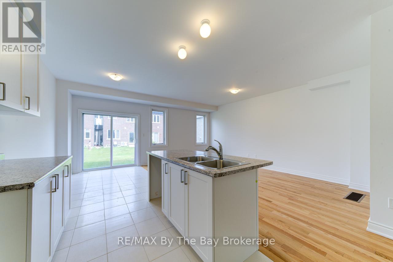 25 Lisa Street, Wasaga Beach, Ontario  L9Z 1J9 - Photo 16 - S12244273