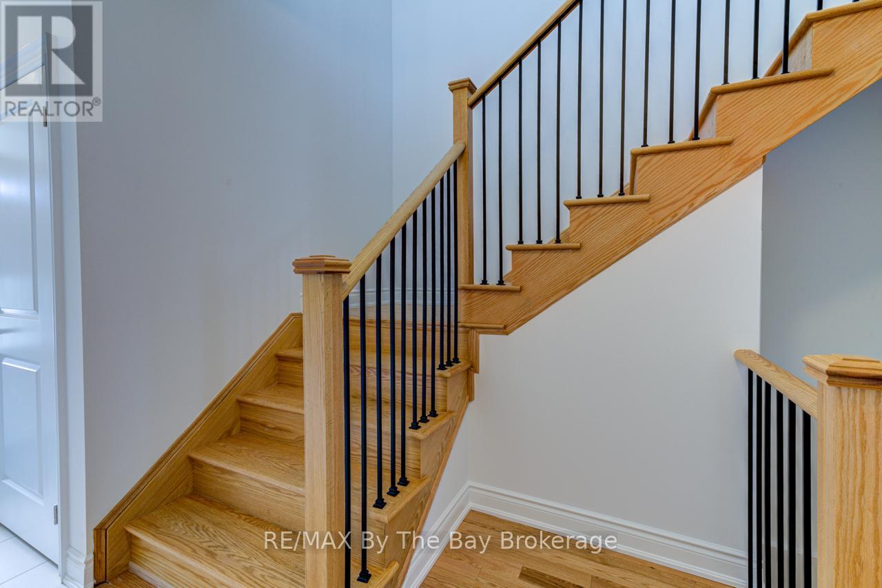 25 Lisa Street, Wasaga Beach, Ontario  L9Z 1J9 - Photo 18 - S12244273
