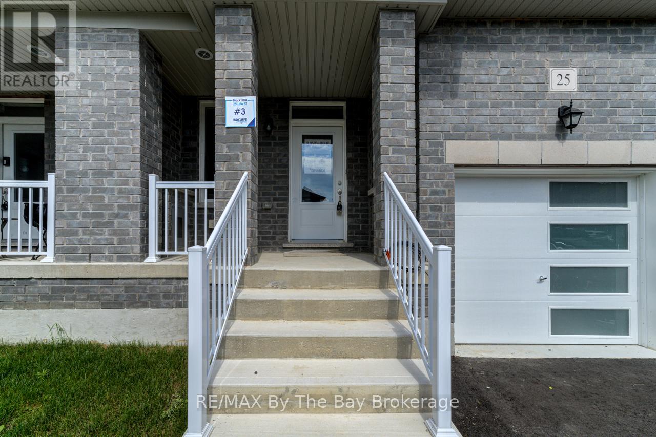 25 Lisa Street, Wasaga Beach, Ontario  L9Z 1J9 - Photo 2 - S12244273