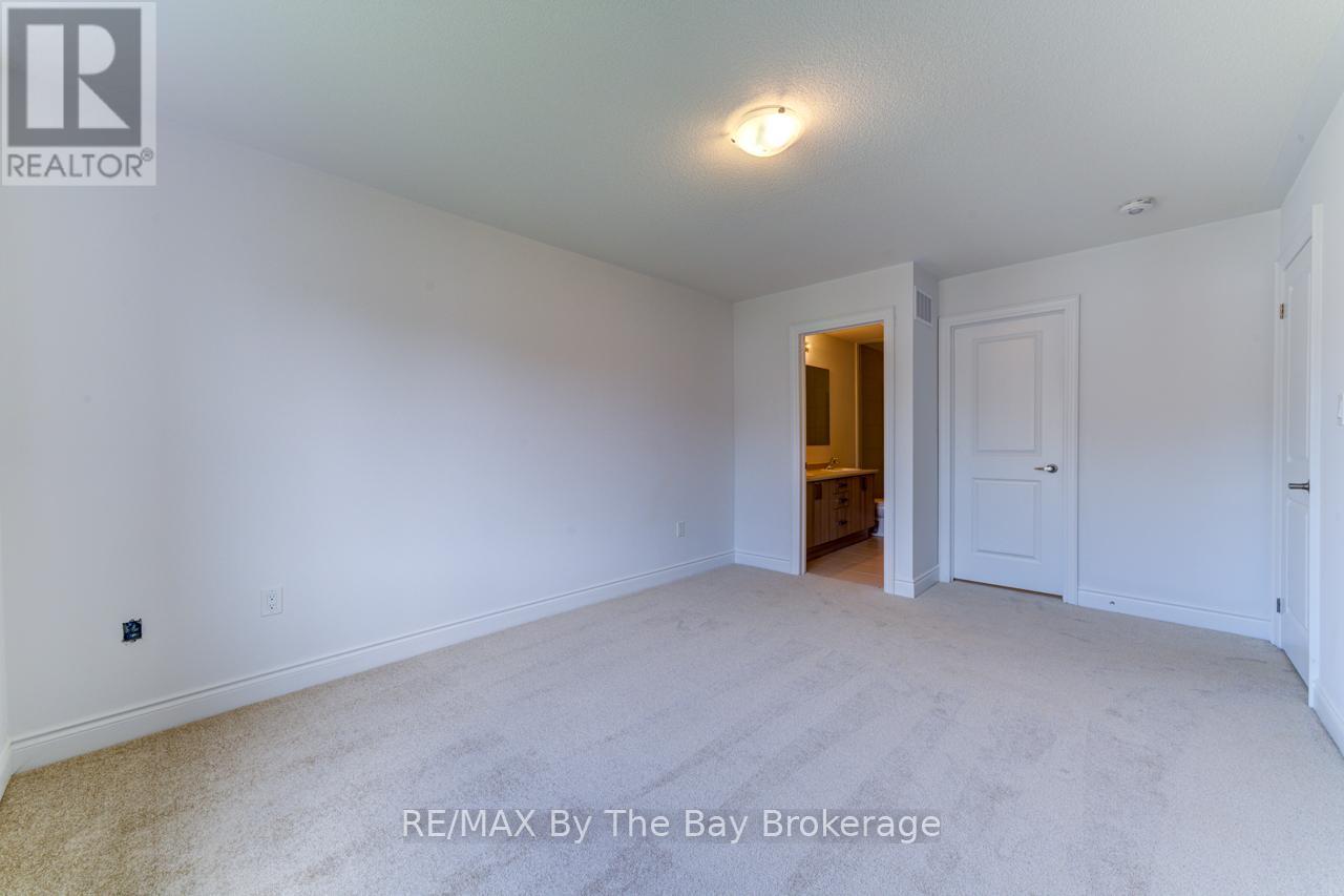 25 Lisa Street, Wasaga Beach, Ontario  L9Z 1J9 - Photo 24 - S12244273