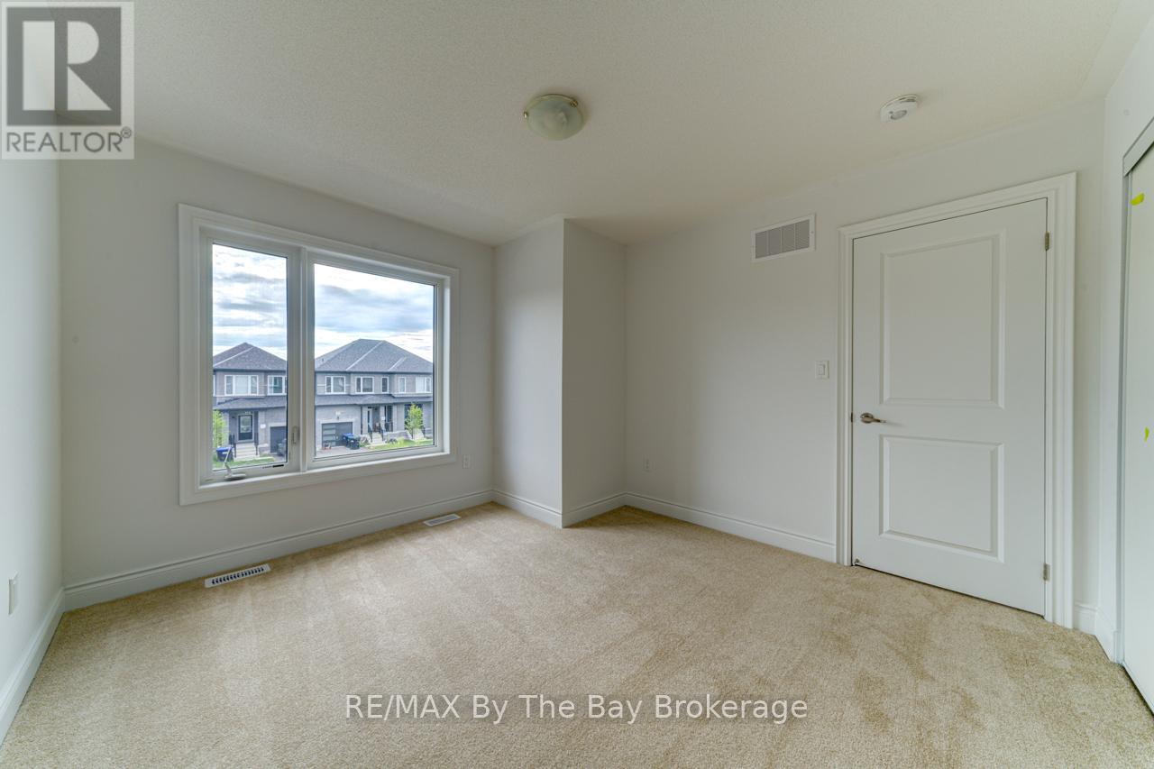 25 Lisa Street, Wasaga Beach, Ontario  L9Z 1J9 - Photo 29 - S12244273