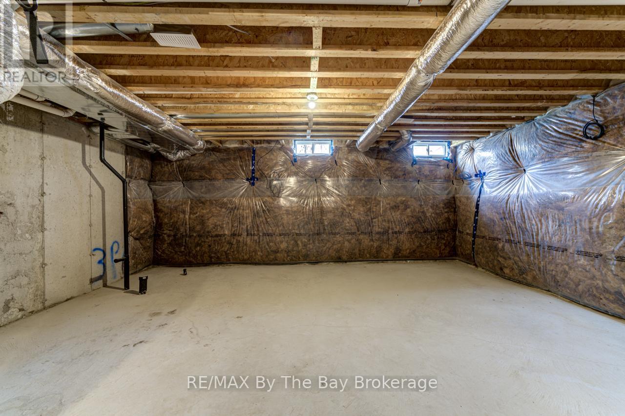 25 Lisa Street, Wasaga Beach, Ontario  L9Z 1J9 - Photo 31 - S12244273