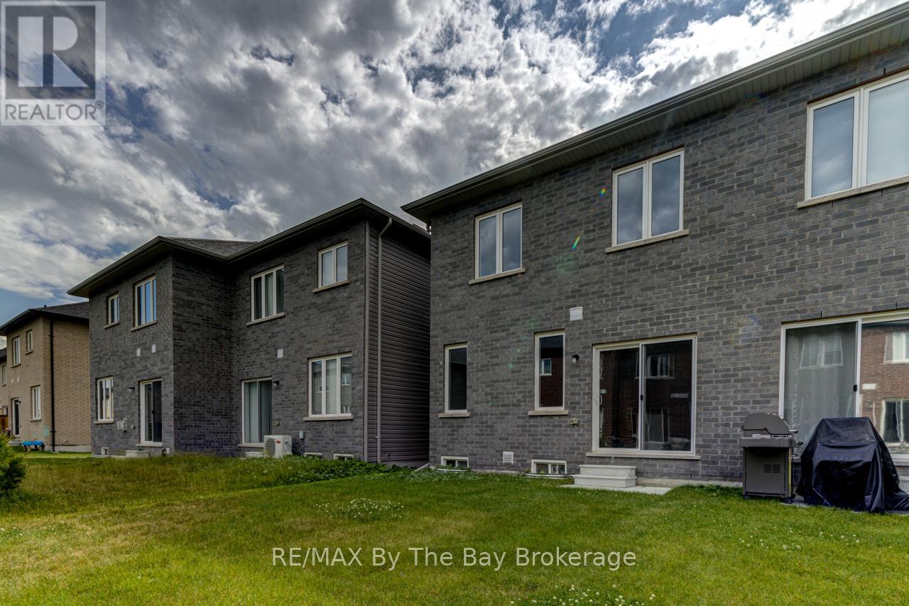 25 Lisa Street, Wasaga Beach, Ontario  L9Z 1J9 - Photo 32 - S12244273