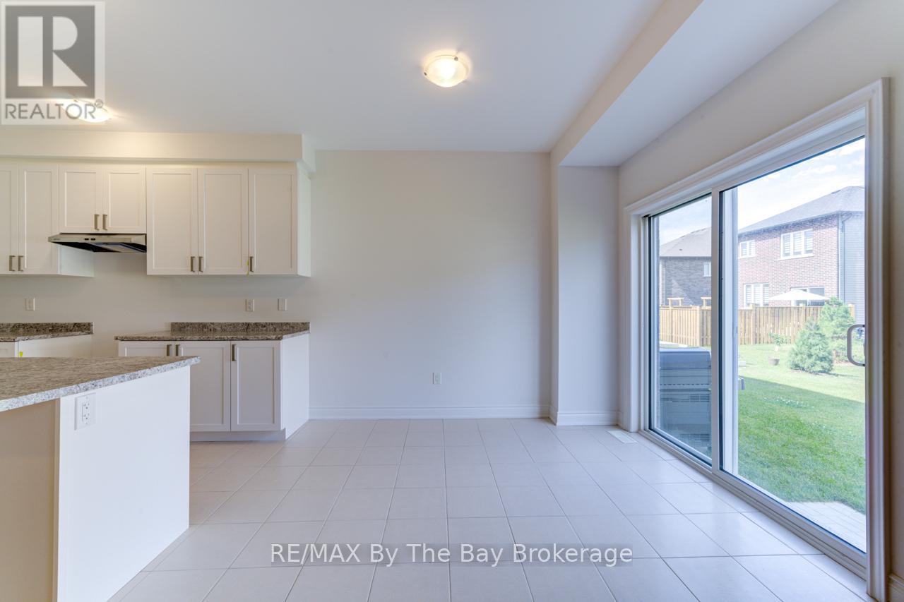 25 Lisa Street, Wasaga Beach, Ontario  L9Z 1J9 - Photo 9 - S12244273