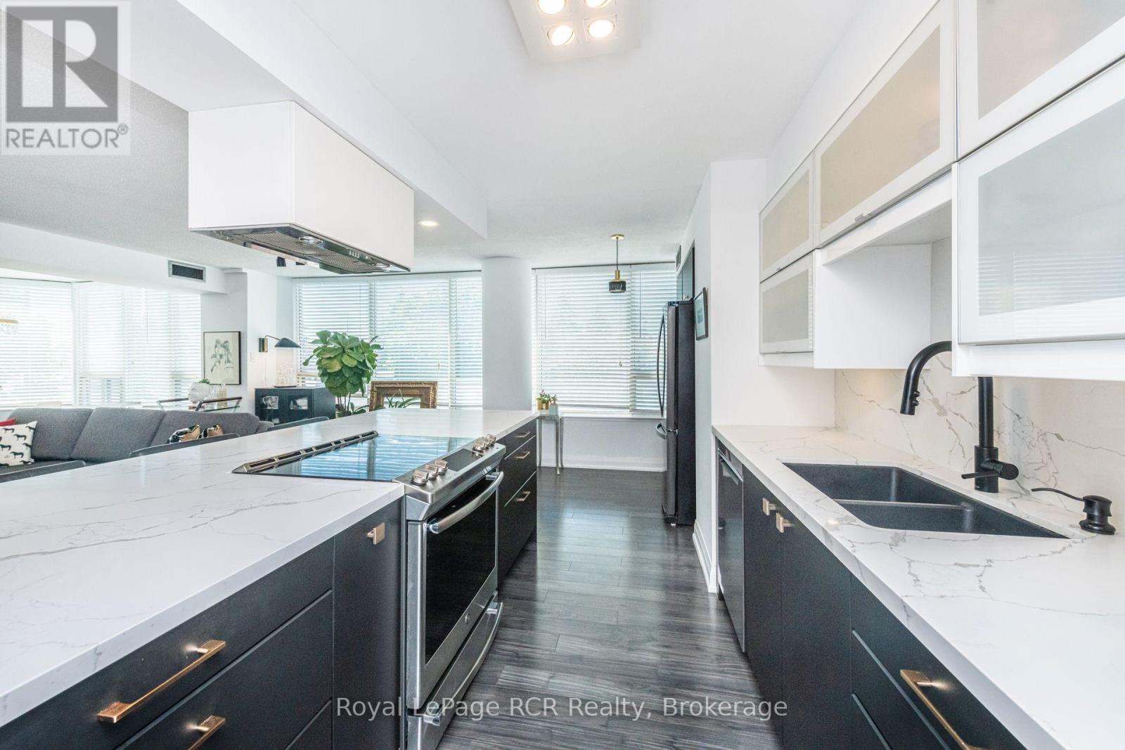 209 - 700 Constellation Drive, Mississauga, Ontario  L5R 3G8 - Photo 4 - W12244479
