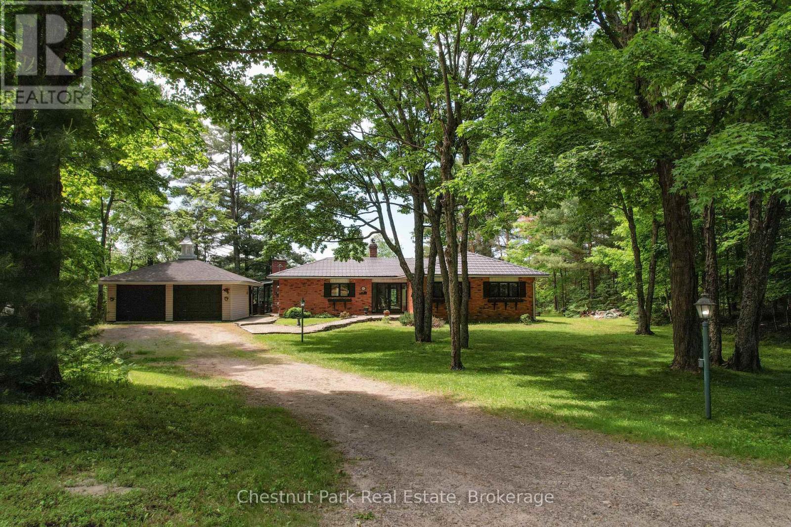 652 North Waseosa Lake Road, Huntsville, Ontario  P1H 2J4 - Photo 3 - X12244522