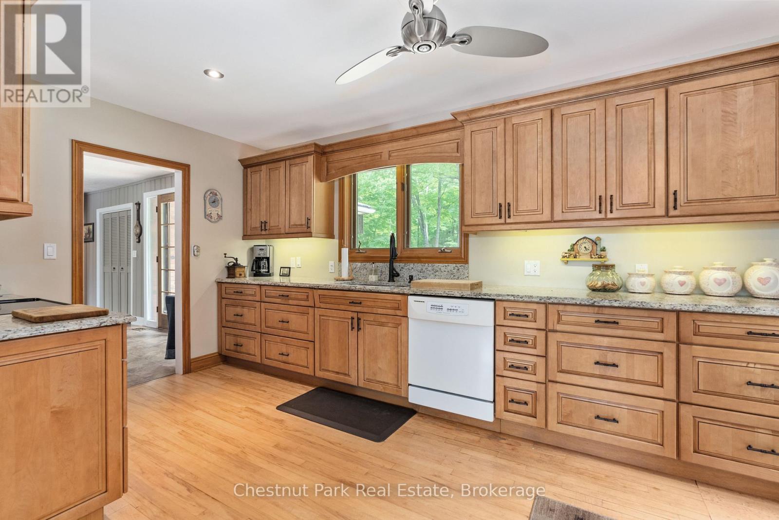 652 North Waseosa Lake Road, Huntsville, Ontario  P1H 2J4 - Photo 5 - X12244522