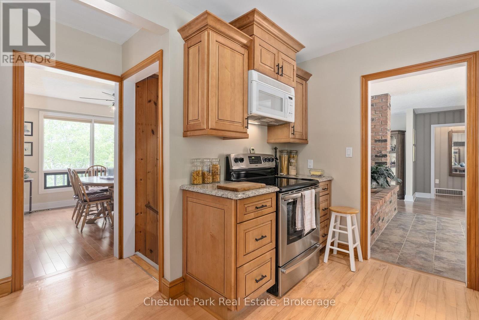 652 North Waseosa Lake Road, Huntsville, Ontario  P1H 2J4 - Photo 6 - X12244522