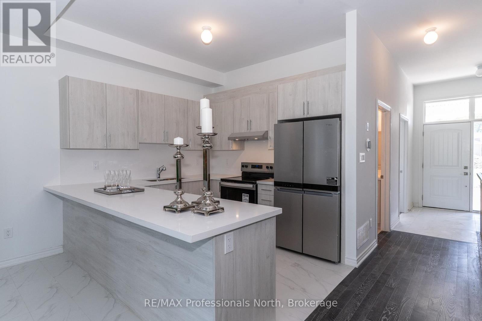 21 Turnberry Court, Bracebridge, Ontario  P1L 0N5 - Photo 6 - X12244588
