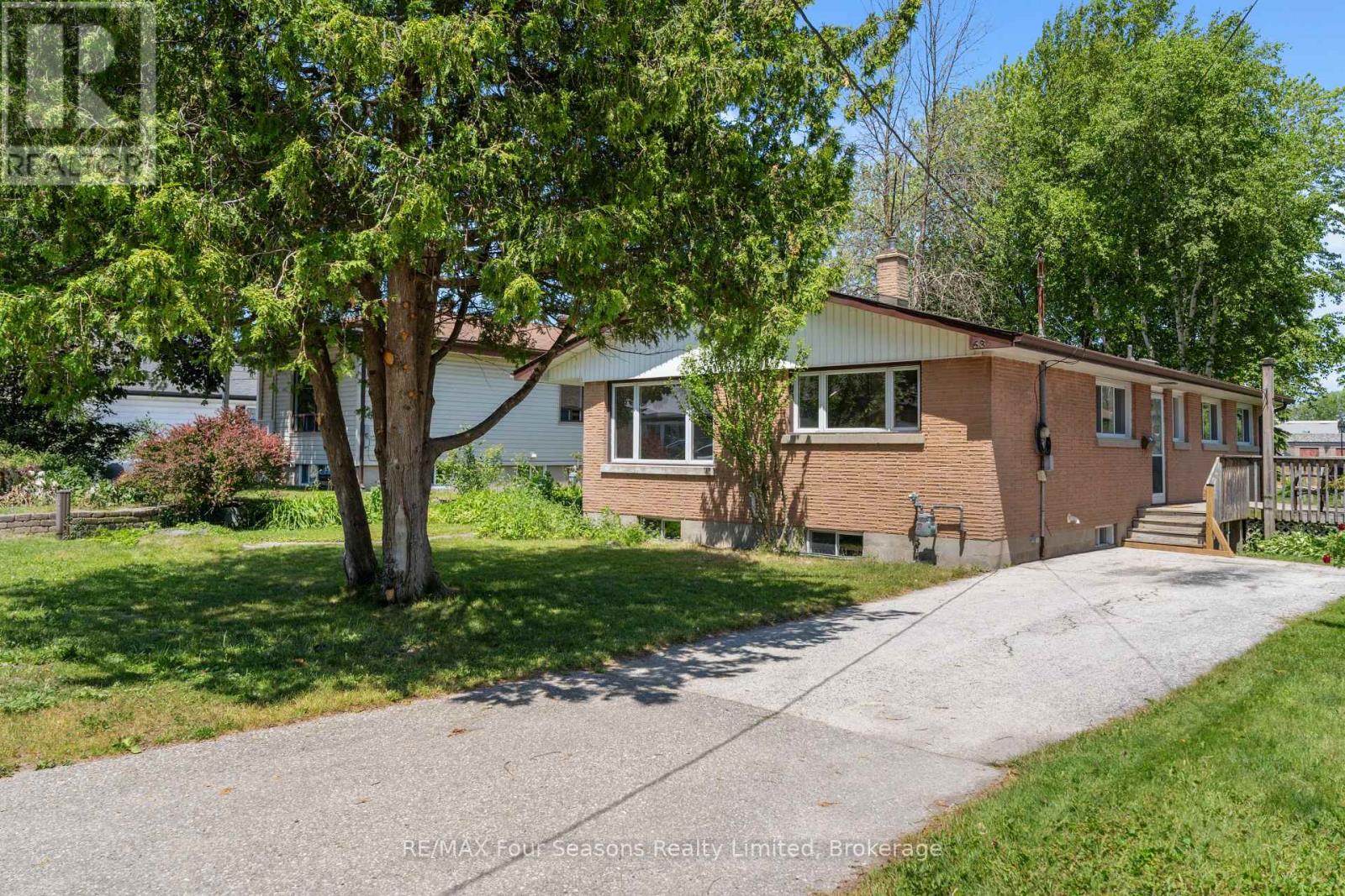 63 Rodney Street, Collingwood, Ontario  L9Y 1C9 - Photo 1 - S12244774