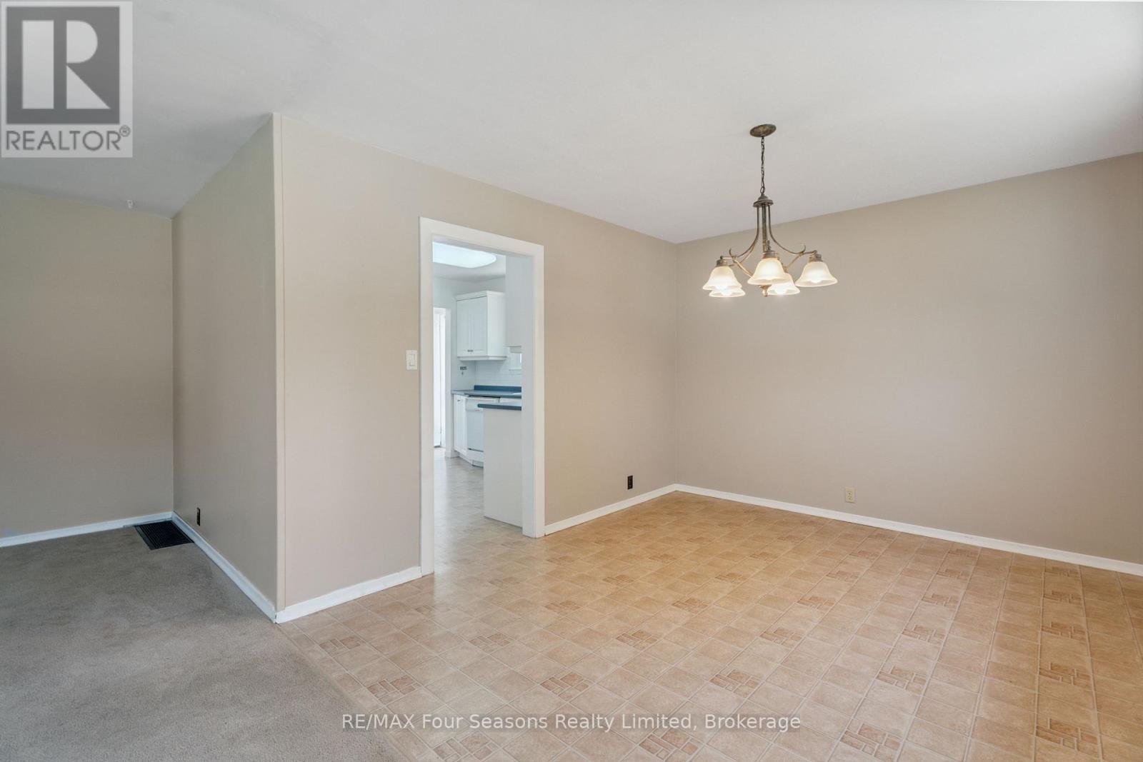 63 Rodney Street, Collingwood, Ontario  L9Y 1C9 - Photo 4 - S12244774