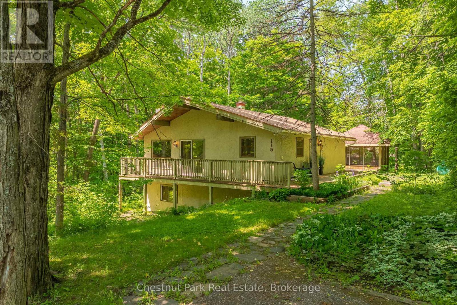 115 Woodland Drive, Huntsville, Ontario  P1H 1A7 - Photo 1 - X12244688