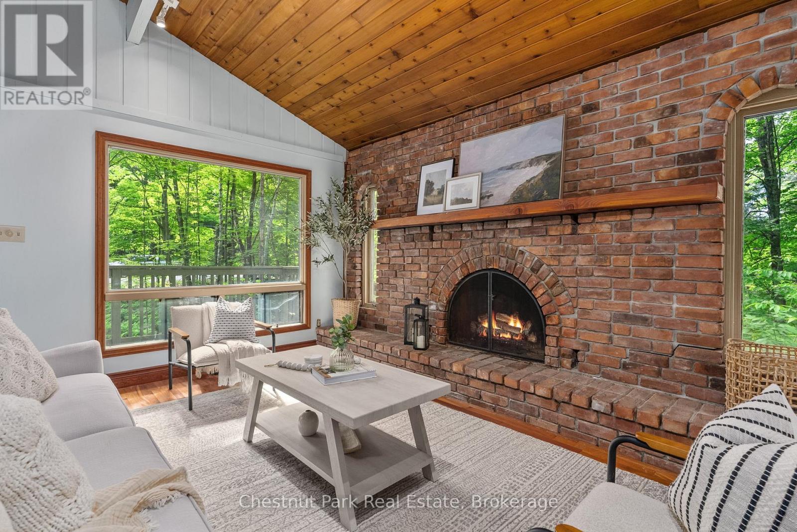 115 Woodland Drive, Huntsville, Ontario  P1H 1A7 - Photo 4 - X12244688